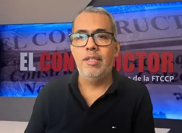 Fernando Cuadros Luque en el estudio de tv de El Constructor